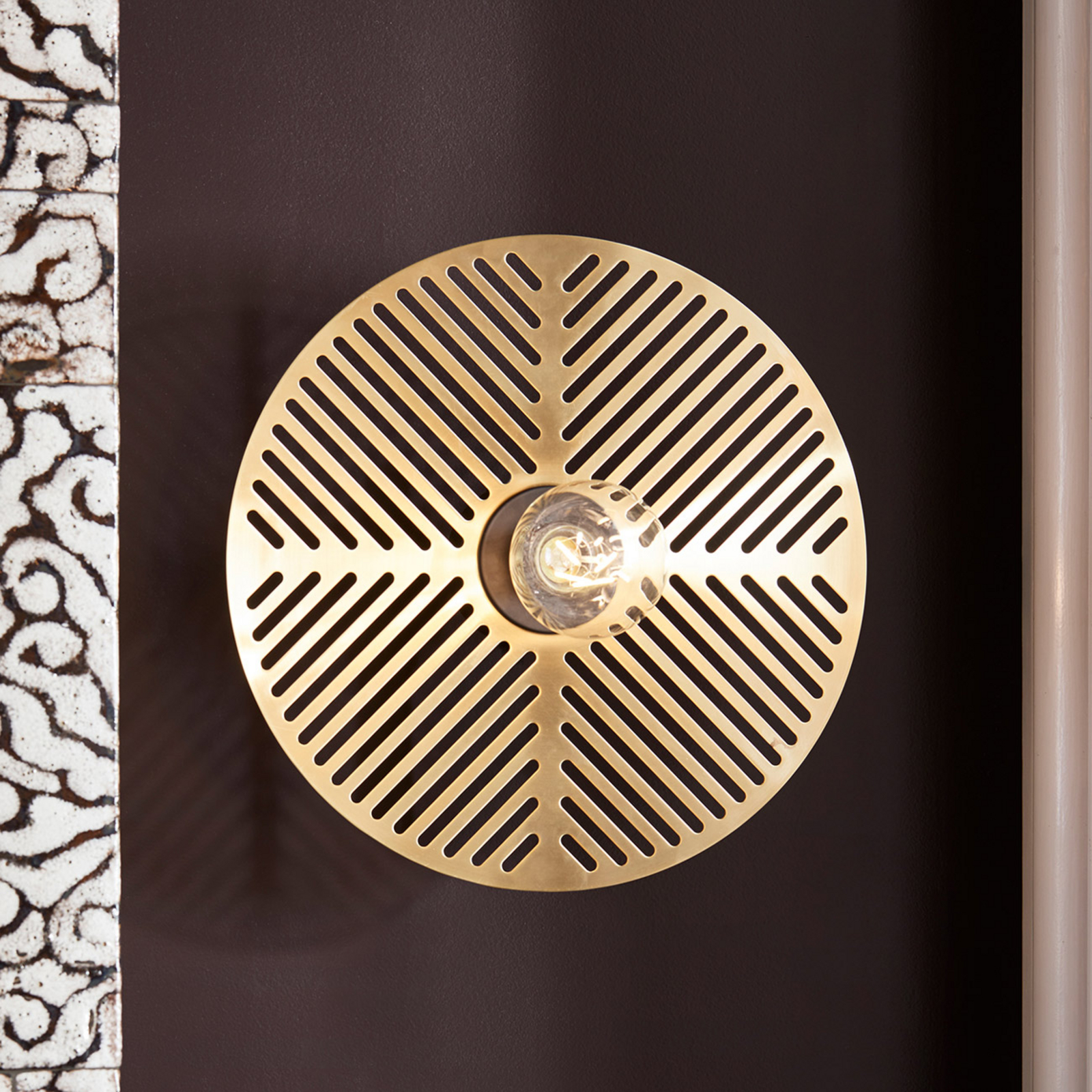MARKET SET Waterlily wall lamp, brass